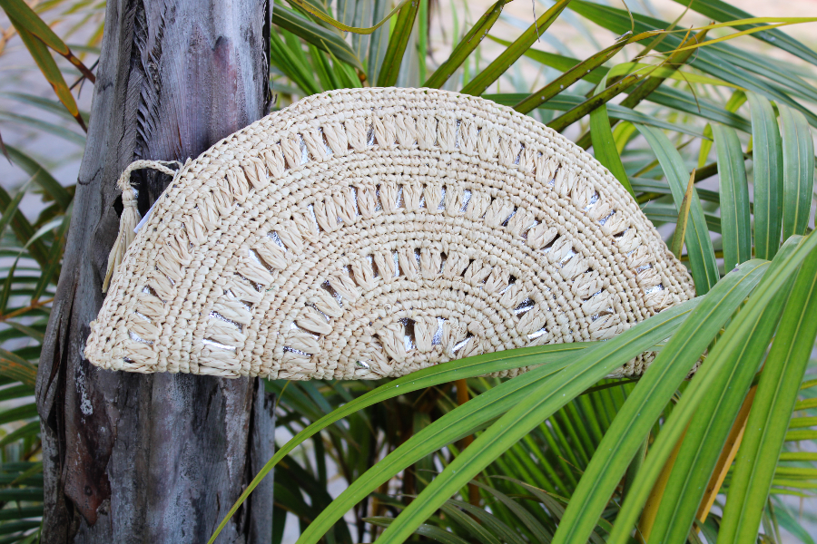 Des articles de mode et de cadeaux, de qualité. Du 'hand made' à base de penjy et de raphia made in Mada.
