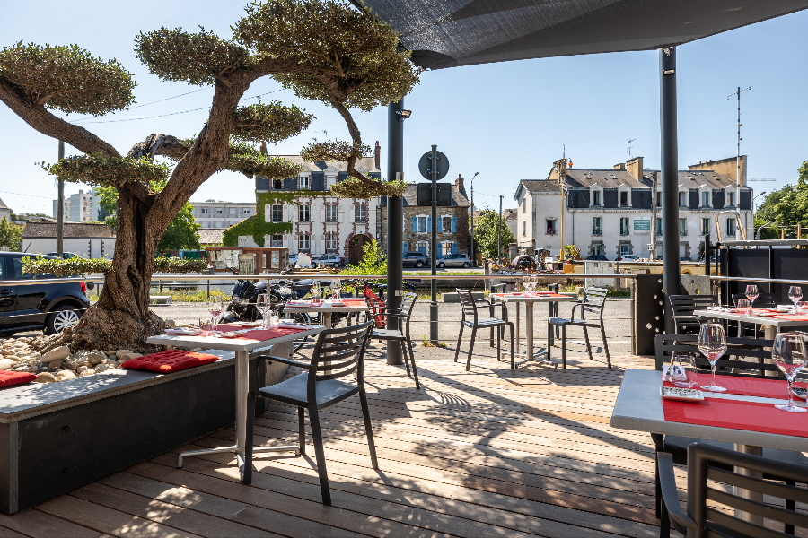 Restaurant Essentiel - la terrasse sur le bord du canal - ©Le Photographe Ambulant