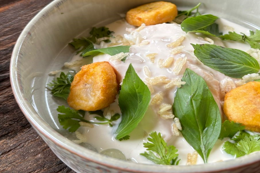 POULET CONFIT A LA FEUILLE DE COMBAWA - ©KER ALBERTE