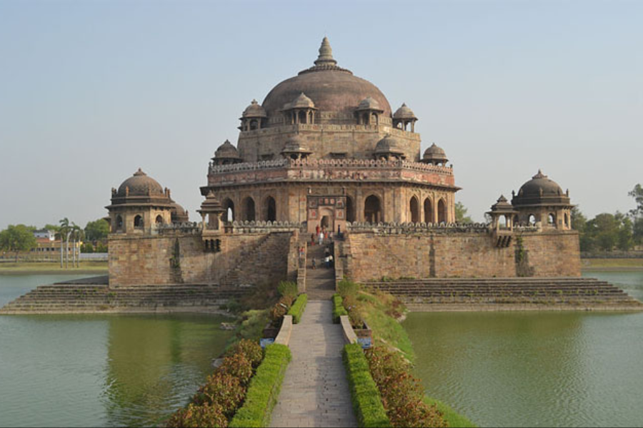 MAAVALAN TRAVELS