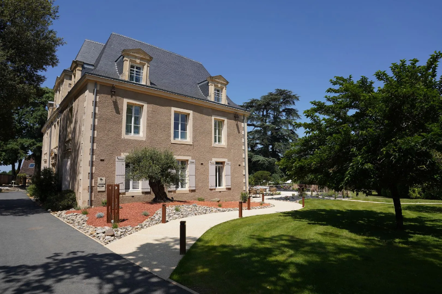 LE MANOIR DES CÈDRES