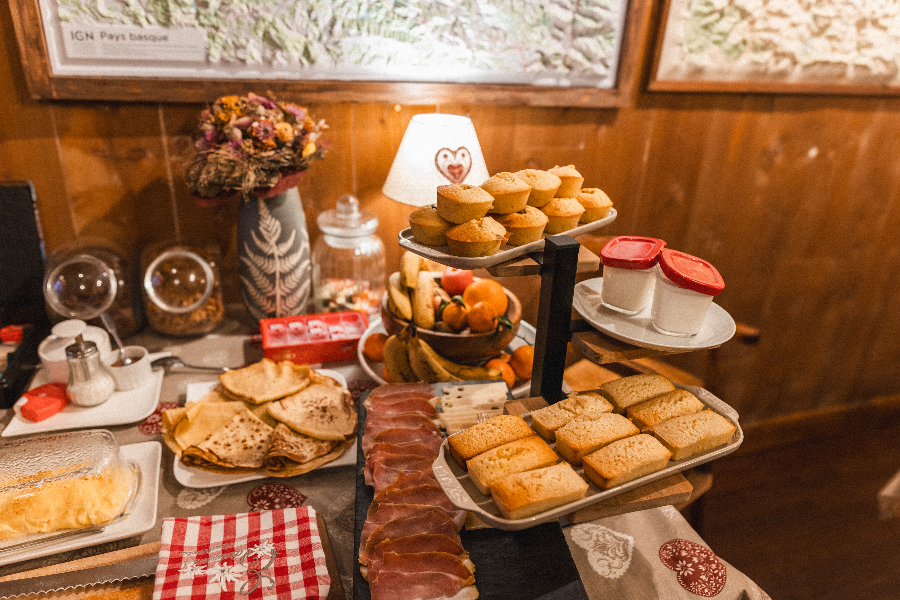 Petit déjeuner à Chambre d'Hôtes Les Ruisseaux - ©Chambre d'Hôtes Les Ruisseaux