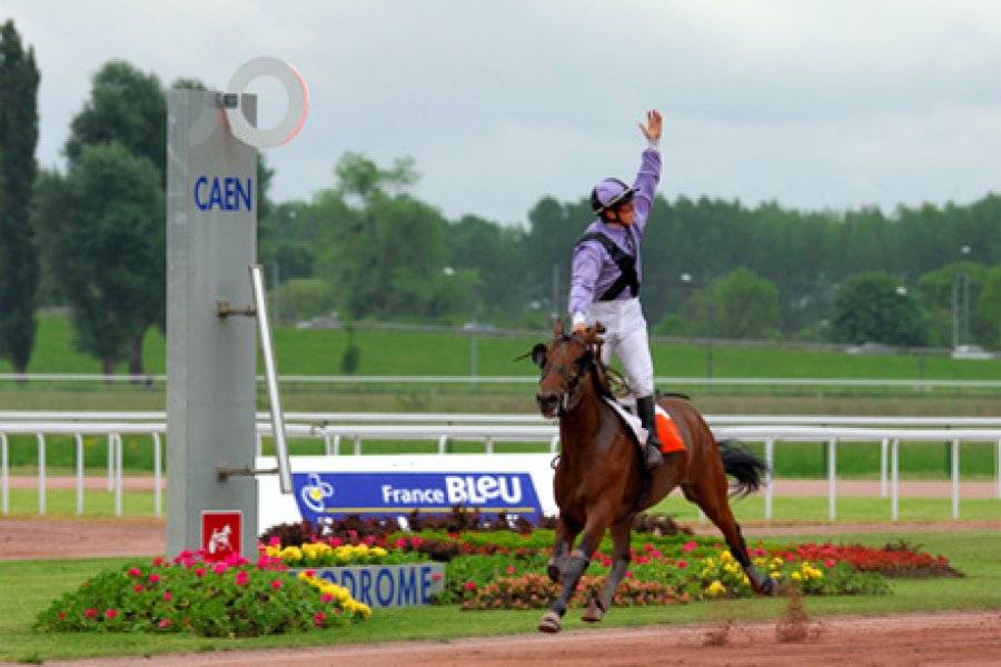 HIPPODROME DE LA PRAIRIE Courses hippiques Caen photo n° 184054 - ©HIPPODROME DE LA PRAIRIE