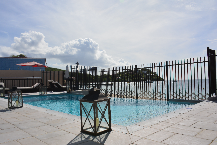 Piscine commune privée exclusivement réservée aux mini suites et chambres supérieures - ©Hôtel Bambou