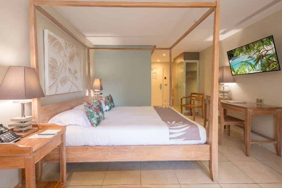 Chambre classique - lit baldaquin - ©copyright La Pagerie Tropical Garden Hotel