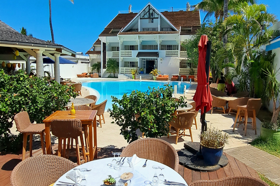 Table restaurant piscine