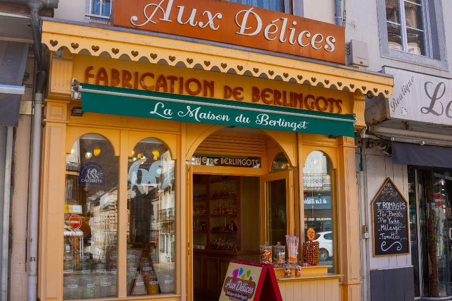 facade de la confiserie aux délices à cauterets, fabrication artisanale de berlingots - ©Confiserie aux Délices