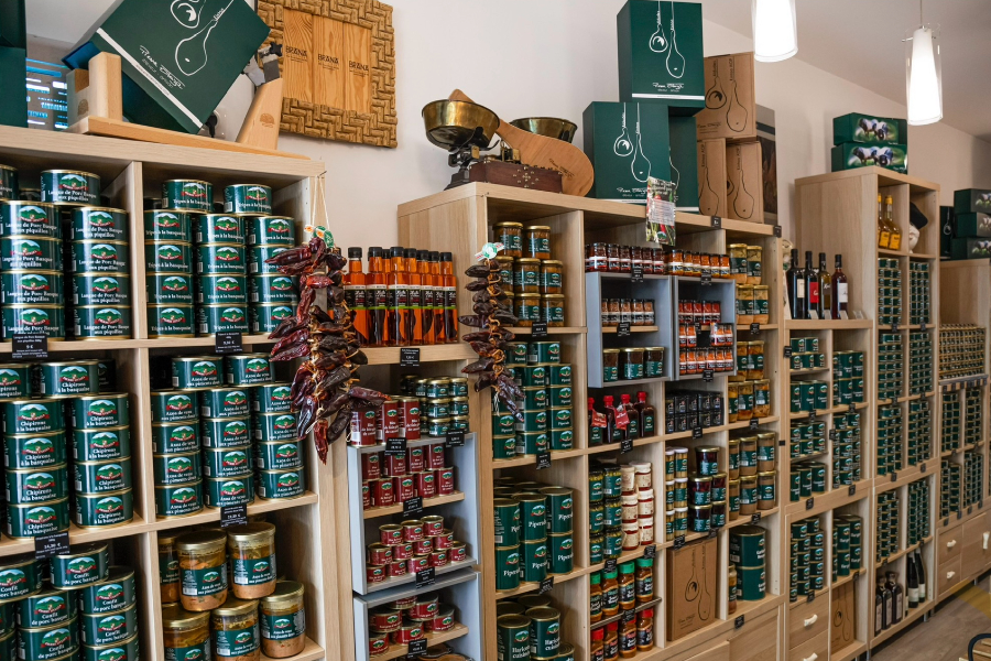 Boutique, Pierre OTEIZA